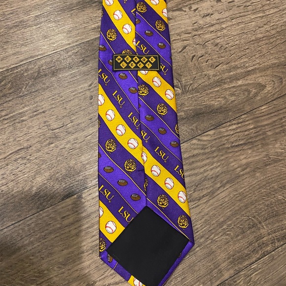 MERGE LEFT Necktie MENS 100% SILK Tie LSU Tigers Purple Gold Football Baseball - Picture 3 of 5